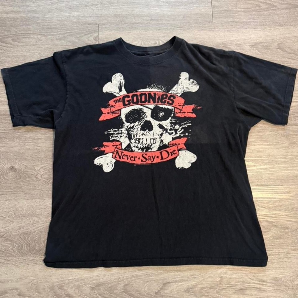 2009 The Goonies Never Say Die Movie Promo Shirt Fits Large One-Eyed Willy